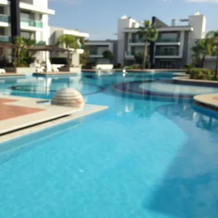 Wonderful 2 Bed First Floor Home In An Outstanding Community, Ticks Every Box 시데