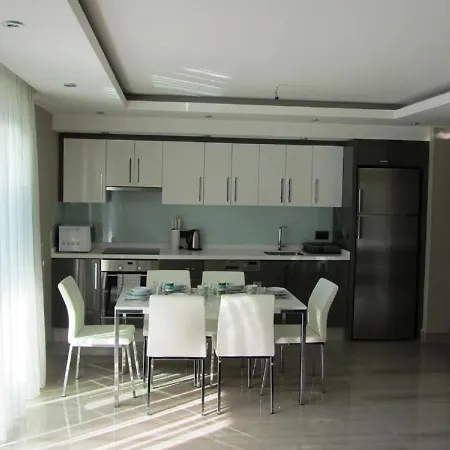 Wonderful 2 Bed First Floor Home In An Outstanding Community, Ticks Every Box Apartment *